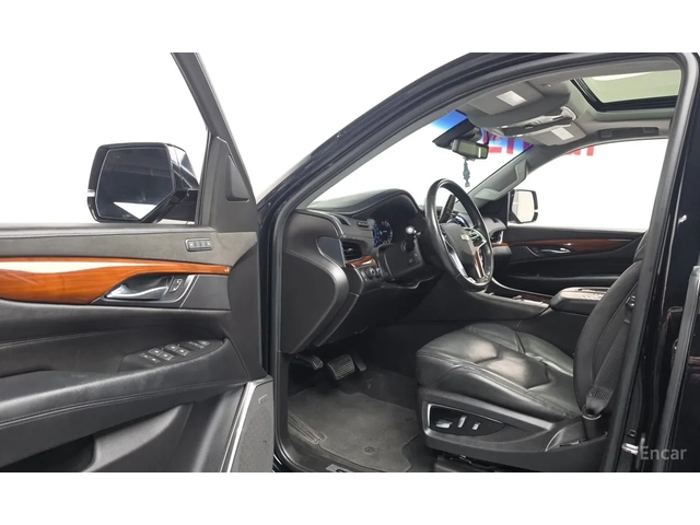 Cadillac Escalade 77ХИЛ КМ* 4 МЕСТА* ОБДУХ.* TV* - автомобили, коли, обяви за нови и употребявани 6
