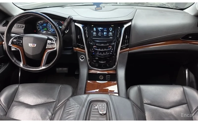 Cadillac Escalade 77ХИЛ КМ* 4 МЕСТА* ОБДУХ.* TV* - автомобили, коли, обяви за нови и употребявани 8