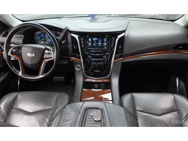 Cadillac Escalade 77ХИЛ КМ* 4 МЕСТА* ОБДУХ.* TV* - автомобили, коли, обяви за нови и употребявани 8