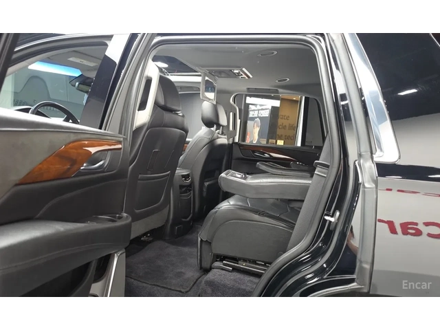 Cadillac Escalade 77ХИЛ КМ* 4 МЕСТА* ОБДУХ.* TV* - автомобили, коли, обяви за нови и употребявани 9