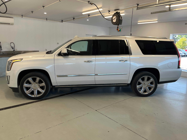 Cadillac ESCALADE ESV 6.2L 8cyl 4WD - автомобили, коли, обяви за нови и употребявани 1