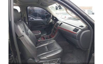 cadillac-escalade-esv-6-2l-v-8-vvt-403hp-all-wheel-drive - 4