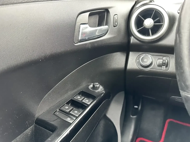 Chevrolet Aveo Sonic 1.8 LT RS Line CAM CARPLAY CRUISE БЕЗ ЩЕТИ - автомобили, коли, обяви за нови и употребявани 9