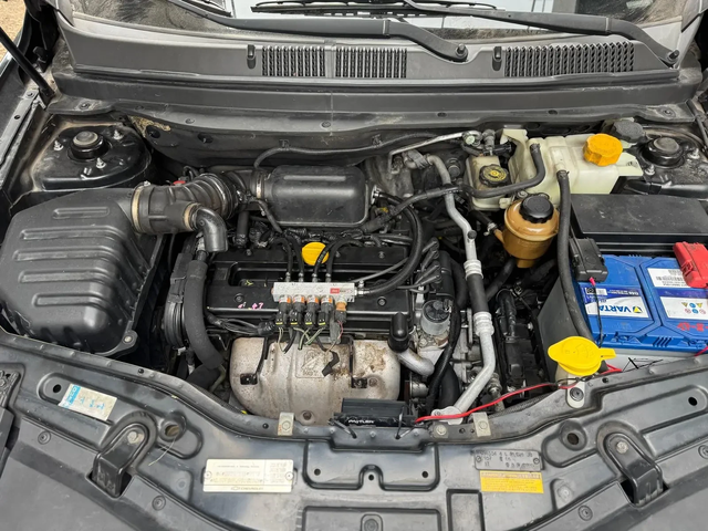 Chevrolet Captiva 2.4i-7 места-2010-ГАЗ - автомобили, коли, обяви за нови и употребявани 16