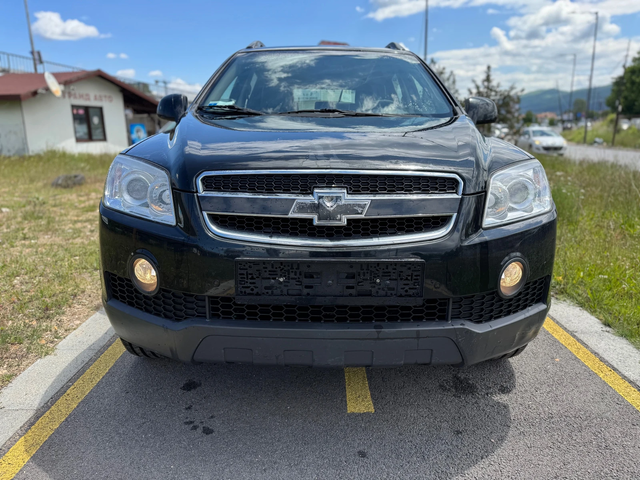 Chevrolet Captiva 2.4i-7 места-2010-ГАЗ - автомобили, коли, обяви за нови и употребявани 2