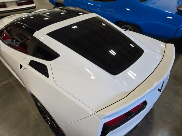 Chevrolet Corvette Stingray 3LT - автомобили, коли, обяви за нови и употребявани 10