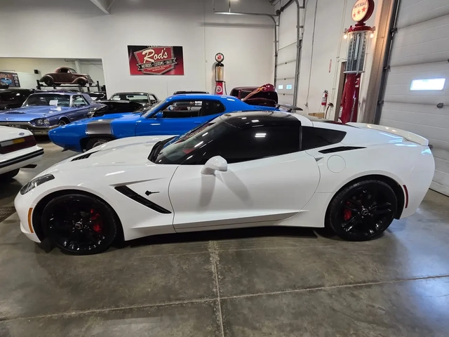 Chevrolet Corvette Stingray 3LT - автомобили, коли, обяви за нови и употребявани 11