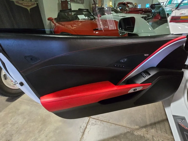 Chevrolet Corvette Stingray 3LT - автомобили, коли, обяви за нови и употребявани 12