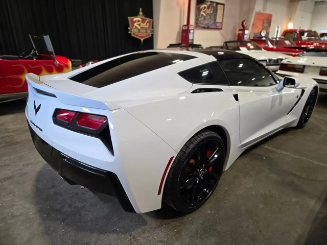 Chevrolet Corvette Stingray 3LT - автомобили, коли, обяви за нови и употребявани 6