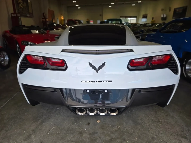 Chevrolet Corvette Stingray 3LT - автомобили, коли, обяви за нови и употребявани 7