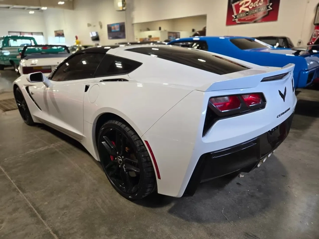 Chevrolet Corvette Stingray 3LT - автомобили, коли, обяви за нови и употребявани 9