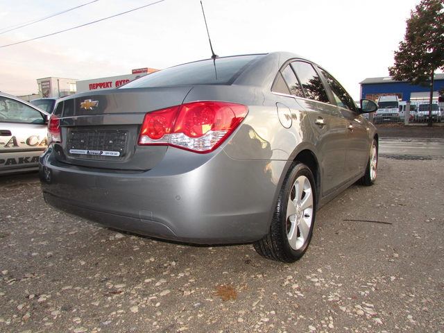 Chevrolet Cruze 2.0 VCDI EURO4 - автомобили, коли, обяви за нови и употребявани 4