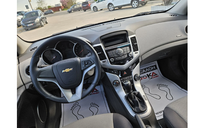 Chevrolet Cruze 1.6i-113кс= КЛИМАТИК= 188.000km= EURO 5A - автомобили, коли, обяви за нови и употребявани 10