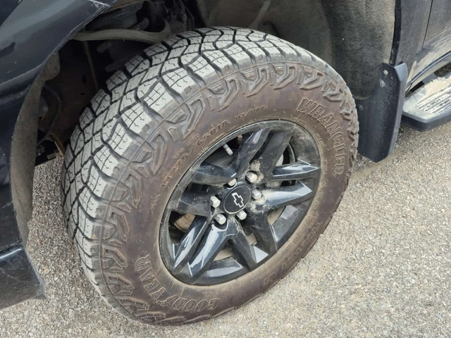 Chevrolet Silverado DIESEL * LT TRAIL BOSS CREW CAB STD BED * CARFAX * - автомобили, коли, обяви за нови и употребявани 10