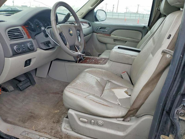 Chevrolet Suburban 5.3L 8 4x4 w/Rear Wheel Drv - автомобили, коли, обяви за нови и употребявани 5