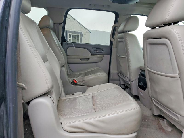 Chevrolet Suburban 5.3L 8 4x4 w/Rear Wheel Drv - автомобили, коли, обяви за нови и употребявани 9