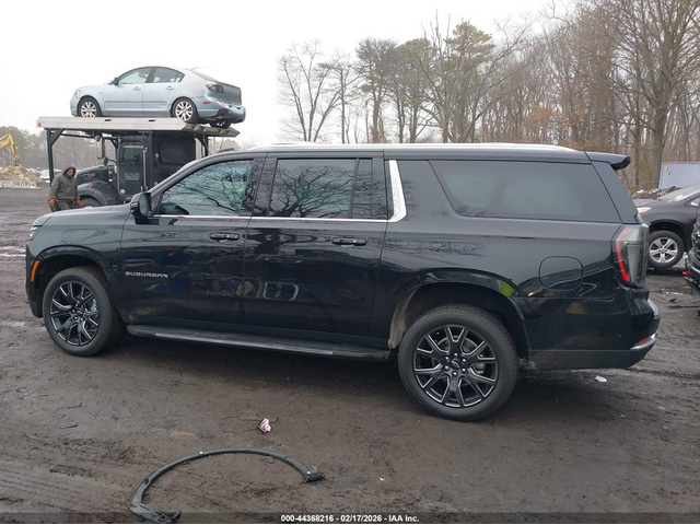 Chevrolet Suburban 5.3L V-8 DI, VVT, 355HP 4X2 Drive - автомобили, коли, обяви за нови и употребявани 13