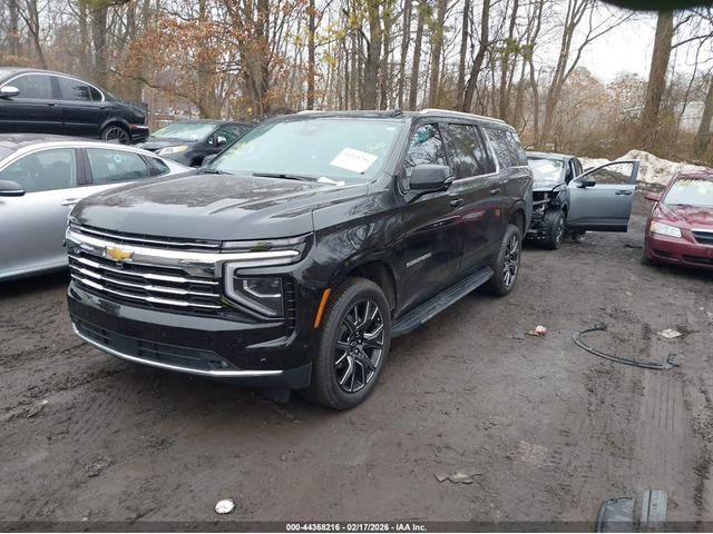 Chevrolet Suburban 5.3L V-8 DI, VVT, 355HP 4X2 Drive - автомобили, коли, обяви за нови и употребявани 1