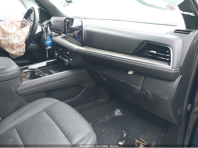 Chevrolet Suburban 5.3L V-8 DI, VVT, 355HP 4X2 Drive - автомобили, коли, обяви за нови и употребявани 4