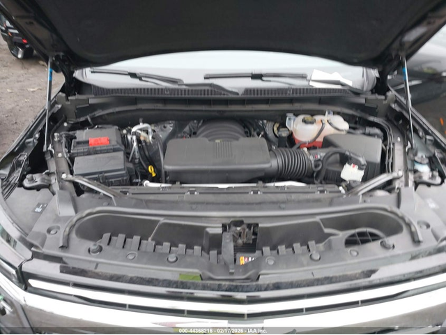 Chevrolet Suburban 5.3L V-8 DI, VVT, 355HP 4X2 Drive - автомобили, коли, обяви за нови и употребявани 9