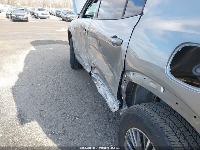 Chevrolet Traverse 2.5L I-4 DI, DOHC, VVT, TURBO, 328HP Front Wheel Drive - автомобили, коли, обяви за нови и употребявани 5