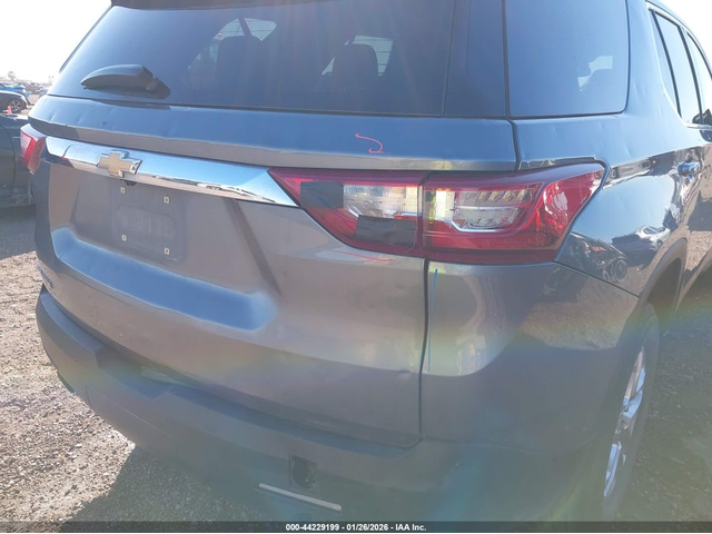 Chevrolet Traverse 3.6L V-6 DI, DOHC, VVT, 310HP Front Wheel Drive - автомобили, коли, обяви за нови и употребявани 5