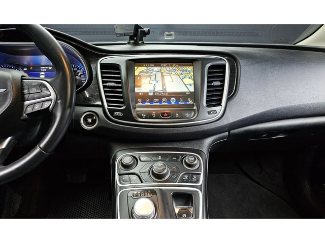 Chrysler 200 * Distronic, * Park Assist * 2.4 - автомобили, коли, обяви за нови и употребявани 9