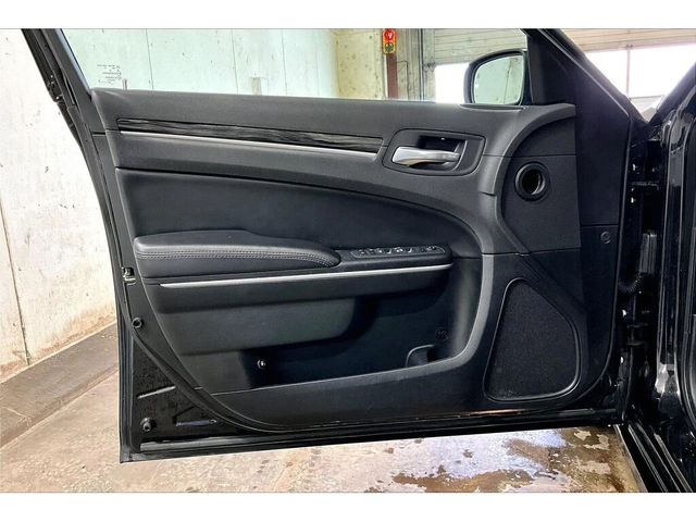 Chrysler 300c * Touring L | Leather | V6 | Remote Start * CARFAX - автомобили, коли, обяви за нови и употребявани 1