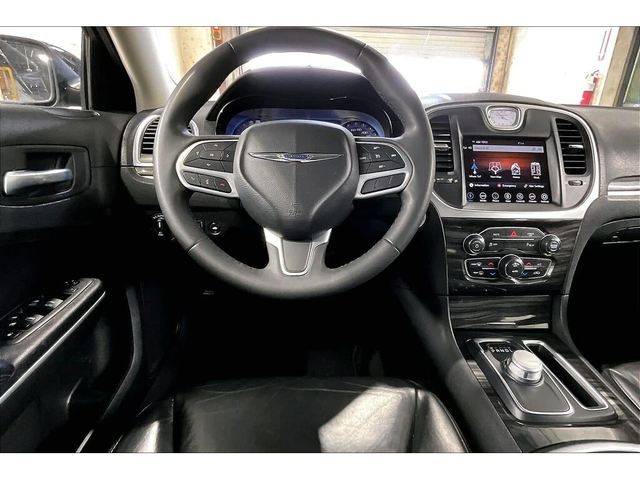 Chrysler 300c * Touring L | Leather | V6 | Remote Start * CARFAX - автомобили, коли, обяви за нови и употребявани 4