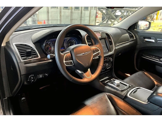 Chrysler 300c * Touring | V6 | Heated Seats | Navigation * CARFA - автомобили, коли, обяви за нови и употребявани 3