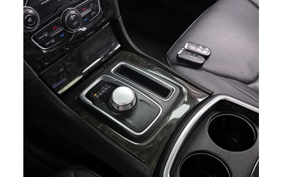 Chrysler 300c - автомобили, коли, обяви за нови и употребявани 8