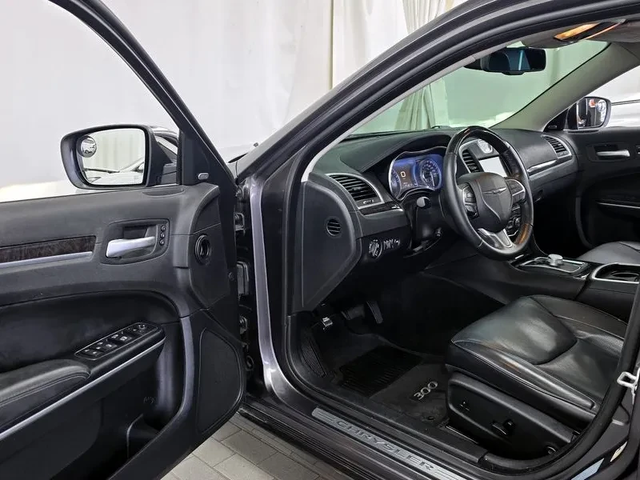 Chrysler 300c - автомобили, коли, обяви за нови и употребявани 9