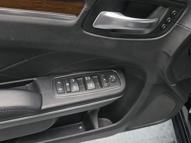 Chrysler 300c AWD - автомобили, коли, обяви за нови и употребявани 13