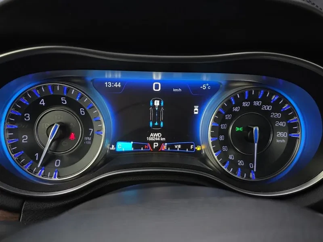 Chrysler 300c AWD - автомобили, коли, обяви за нови и употребявани 7