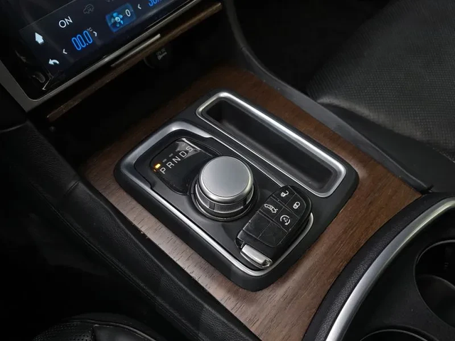 Chrysler 300c AWD - автомобили, коли, обяви за нови и употребявани 8