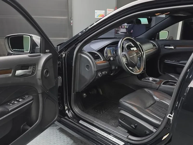 Chrysler 300c AWD - автомобили, коли, обяви за нови и употребявани 9