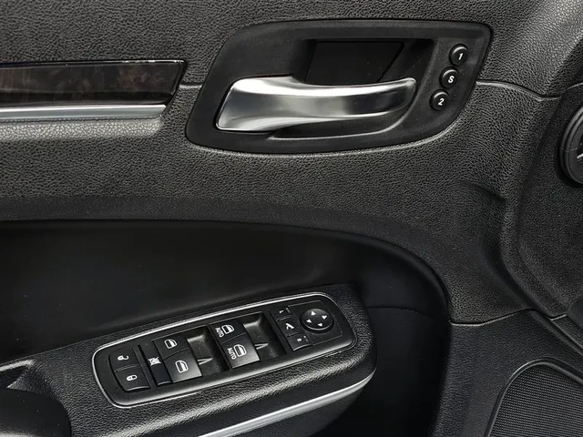 Chrysler 300c 3.6 Prestige - автомобили, коли, обяви за нови и употребявани 16