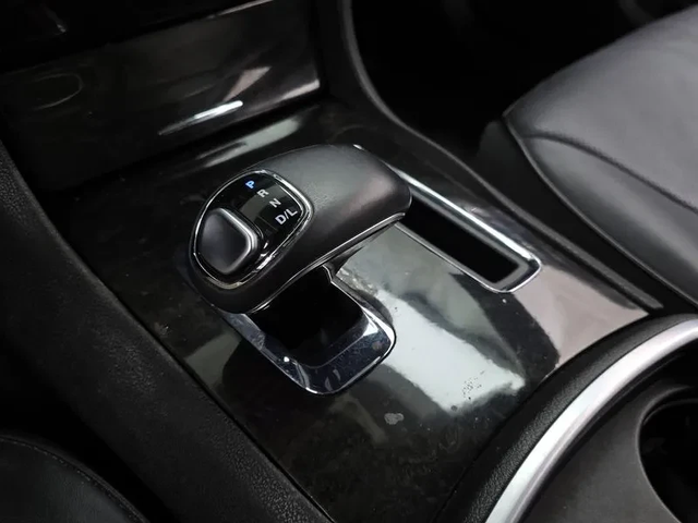 Chrysler 300c 3.6 - автомобили, коли, обяви за нови и употребявани 8