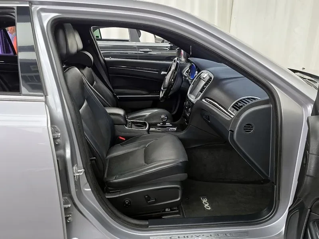 Chrysler 300c 3.6 - автомобили, коли, обяви за нови и употребявани 10