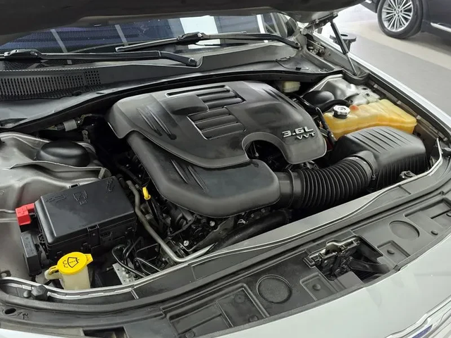 Chrysler 300c 3.6 - автомобили, коли, обяви за нови и употребявани 5