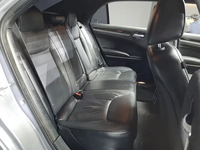 Chrysler 300c 3.6 - автомобили, коли, обяви за нови и употребявани 11