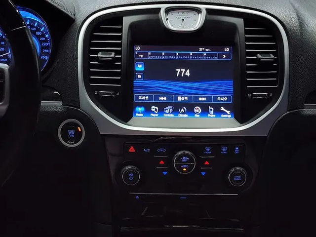 Chrysler 300c 3.6 - автомобили, коли, обяви за нови и употребявани 13