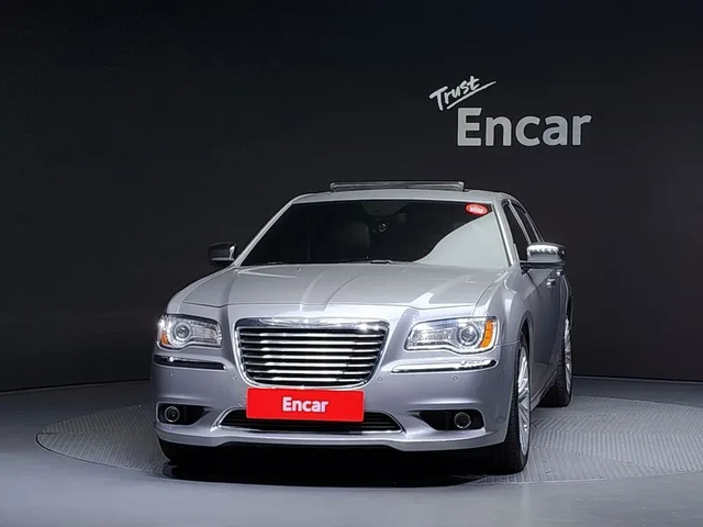 Chrysler 300c 3.6 - автомобили, коли, обяви за нови и употребявани 2