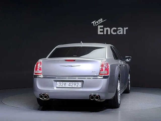 Chrysler 300c 3.6 - автомобили, коли, обяви за нови и употребявани 3