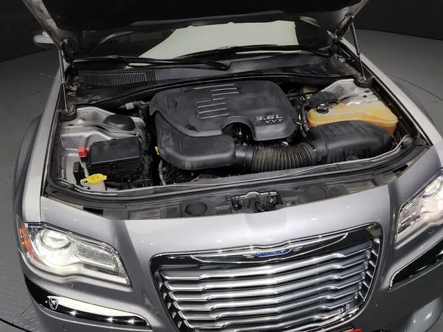 Chrysler 300c 3.6 - автомобили, коли, обяви за нови и употребявани 5