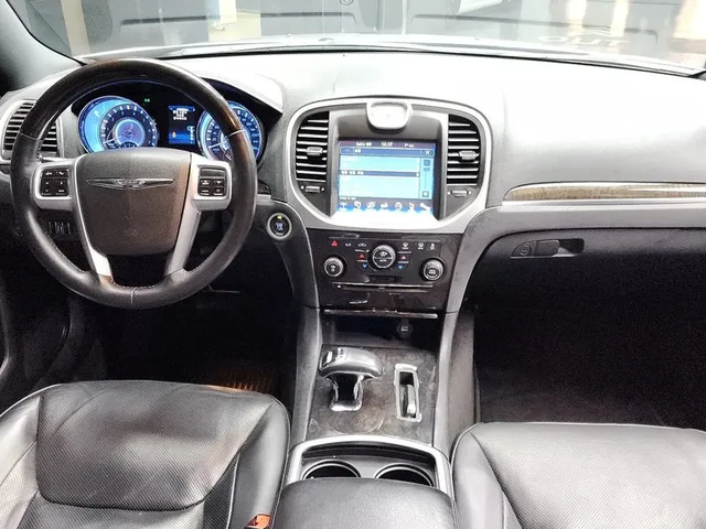 Chrysler 300c 3.6 - автомобили, коли, обяви за нови и употребявани 6