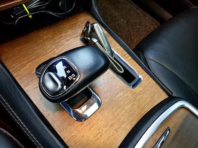 Chrysler 300c 3.6 Prestige - автомобили, коли, обяви за нови и употребявани 12