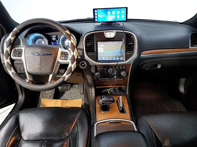 Chrysler 300c 3.6 Prestige - автомобили, коли, обяви за нови и употребявани 4