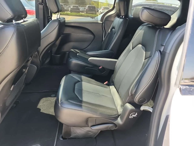 Chrysler Pacifica Touring L| ACC| PANO| ПОДГРЕВИ| 2 КЛЮЧА| CARFAX - автомобили, коли, обяви за нови и употребявани 11