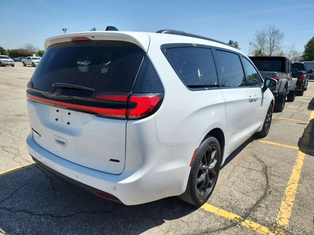 Chrysler Pacifica Touring L| ACC| PANO| ПОДГРЕВИ| 2 КЛЮЧА| CARFAX - автомобили, коли, обяви за нови и употребявани 2